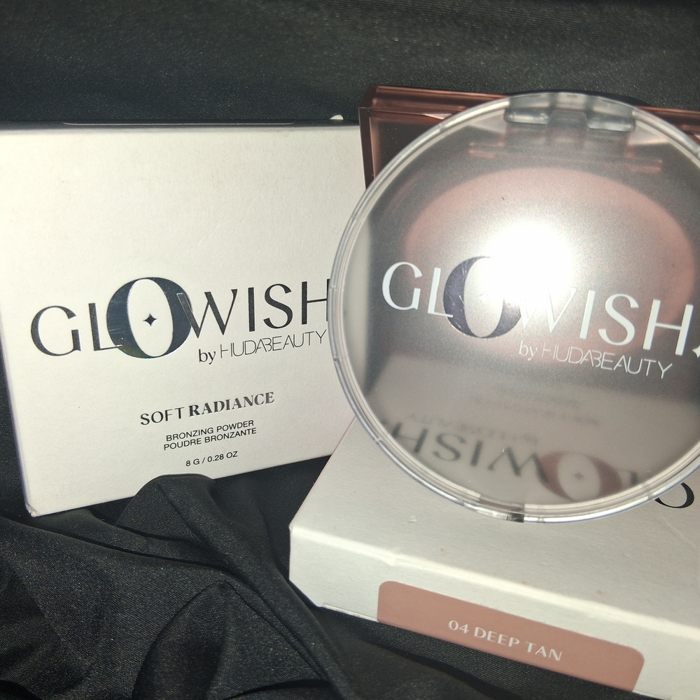 HUDA BEAUTY GloWish Bronzing Powder - Deep Tan